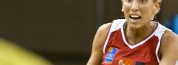 l neli pasheva koszykarka lksu lodz w czasie meczu polskiej ligi koszykowki kobiet - bliski plan.jpg