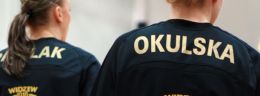 c justyna okulska i aleksandra pawlak koszykarki widzewa lodz przed meczem polskiej ligi koszykowki kobiet.jpg