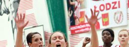 20 katarzyna kenig i aleksandra pawlak koszykarki w meczu polskiej ligi koszykowki kobiet.jpg