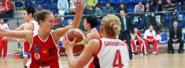 25 alena novikava koszykarka lksu lodz i malgorzata chomicka koszykarka widzewa lodz w meczu polskiej ligi koszykowki kobiet.jpg
