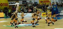 w cheerleaderki w przerwie meczu euroligi kobiet europa reszta swiata.jpg