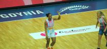 i monica wright koszykarka druzyny reszty swiata i elina babkina koszykarka druzyny europy w czasie meczu euroligi kobiet.jpg