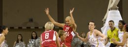 y erin phillips koszykarka wisly can pack krakow i inne koszykarki wisly can pack krakow i matizolu lidera pruszkow w trakcie meczu polskiej ligi koszykowki kobiet.jpg