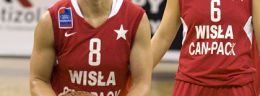 b erin phillips, paulina pawlak i nicol powell koszykarki wisly can pack krakow w trakcie meczu polskiej ligi koszykowki kobiet.jpg