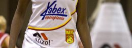 e bernice mosby koszykarka matizolu lidera pruszkow w czasie meczu przeciwko wisle can pack krakow polska liga koszykowki kobiet.jpg