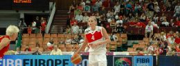 u katarzyna dzwigalska i jelena skerovic koszykarki w meczu koszykowki kobiet.jpg