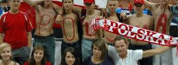 i kibice reprezentacji polski koszykarek w trakcie meczu koszykowki kobiet.jpg