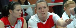 r agnieszka szott i aleksandra chomac koszykarki reprezentacji polski koszykarek po meczu z chorwacja.jpg