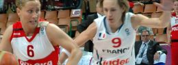 g paulina pawlak i celine dumerc koszykarki reprezentacji polski koszykarek i francji w meczu koszykowki kobiet.jpg