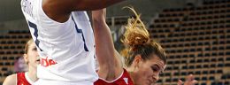 j rzuca sandrine gruda koszykarka druzyny koszykowki kobiet francji.jpg