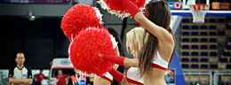 v cheerleaderki w meczu koszykowki kobiet litwa czarnogora.jpg