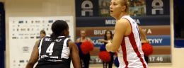 b leah metcalf i paulina pawlak polska liga koszykowki kobiet.jpg