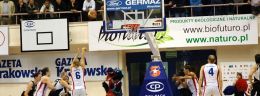 e koszykarki wisly can pack krakow i energi torun.jpg