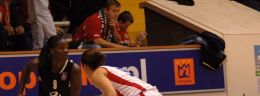 n bridgette mitchell z energi torun kontra nicole powell z wisly can pack krakow.jpg