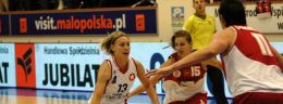 g w akcj erin phillips wisla can-pack krakow polska liga koszykowki kobiet.jpg