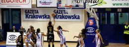a akcja w ataku druzyny koszykowki kobiet matizol lider pruszkow.jpg