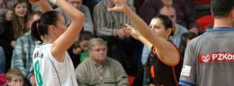 b polska liga koszykowki kobiet z pilka koszykarka  kk row rybnik magdalena radwan.jpg