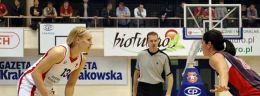 m euroliga kobiet  z pilka erin phillips wisla can-pack krakow.jpg