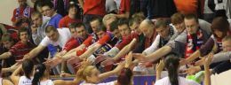 b koszykarki wisly can-pack krakow dziekuja za doping.JPG