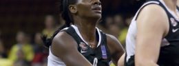 j polska liga koszykowki kobiet bridgette mitchell i jelena maksimovc energa torun oraz karolina stanek matizol lider pruszkow.jpg