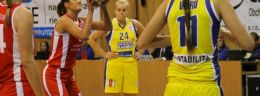 m euroliga kobiet koszykarka wisly can-pack krakow milka bjelica wykonuje rzut wolny.jpg