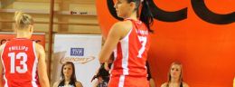 b polska liga koszykowki kobiet koszykarki erin phillips i ana dabovic.JPG