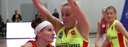 d polska liga koszykowki kobiet celeste hoewish lks siemens agd lodz i paulina misiek widzew lodz.jpg