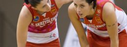 f koszykarki widzewa lodz lidia kopczyk i leona jankowska.jpg