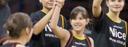 w prezentacja koszykarek matizolu lidera pruszkow, przodem alicja bednarek i anna pietrzak.jpg