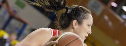 h mecz koszykowki kobiet z pilka ewelina kobryn koszykarka wisly can-pack krakow.jpg