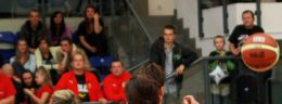 26 walka pod koszem koszykarek muksu widzewa lodz i energi torun koszykowka kobiet.jpg