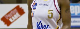 m brittany denson koszykarka lidera pruszkow w meczu polskiej ligi koszykowki kobiet.jpg