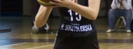 h aleksandra pawlak koszykarka muksu widzewa podczas rzutu wolnego.jpg