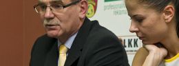 k arkadiusz koniecki trener koszykowki druzyny lidera pruszkow na konferencji pomeczowej.jpg