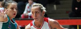 l neli pasheva koszykarka lksu lodz i katarzyna suknarowska koszykarka utexu row rybnik w meczu polskiej ligi koszykowki kobiet.jpg
